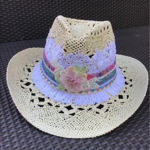 Cowboy Hat Beige White Women’s w Ribbons & Lace.
